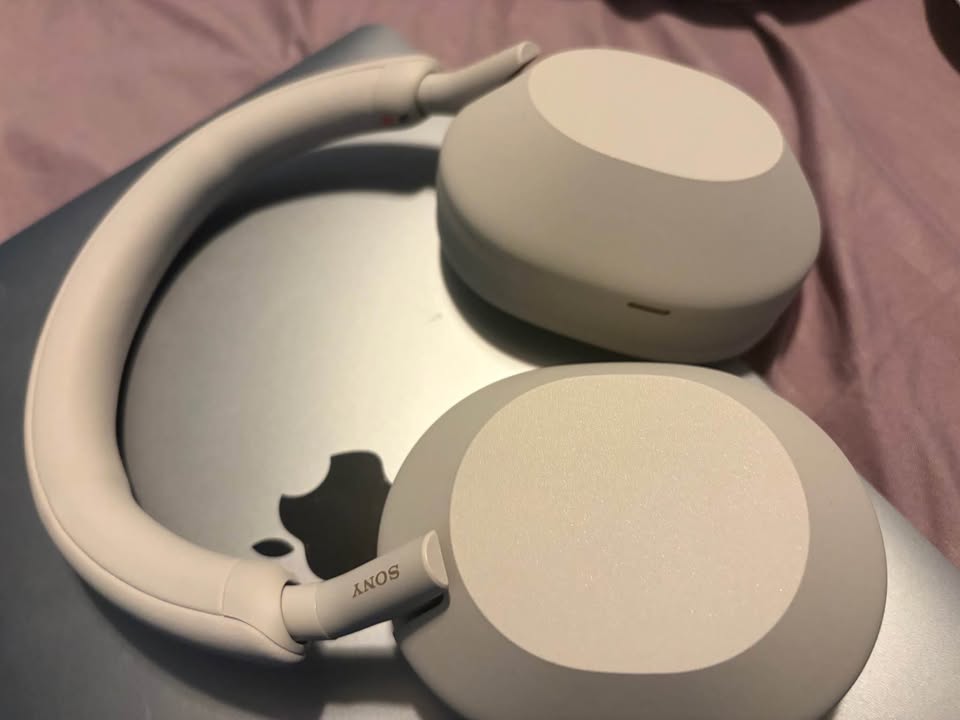 Sony WH-1000XM5 — quiet drop