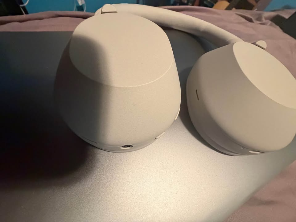 Sony WH-1000XM5 — quiet drop